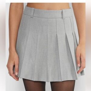 Aritzia: Sunday Best Olive pleated mini skirt in heather grey size 4